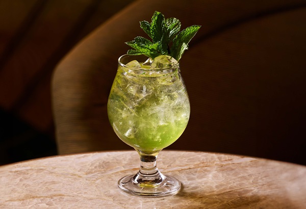 The Huge at Oculus Bar