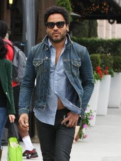Lenny Kravitz Jeans, Lenny Kravitz Denim Jacket, Pharrell Williams Fedora, Bob Marley Denim, Lenny Kravitz Sunglasses, Denim Shirt Outfit, Denim Outfit Men, Bohemian Style Men, Denim Jacket Outfit