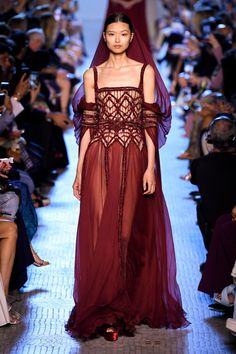 Elie Saab Couture Fall 2023 Elie Saab Fall 2023, Ellie Saab Couture 2024, Pretty Formal Dresses, Elie Saab Gowns, Runway Gowns, Elie Saab Fall, Elie Saab Couture, Couture Week, Fantasy Dress