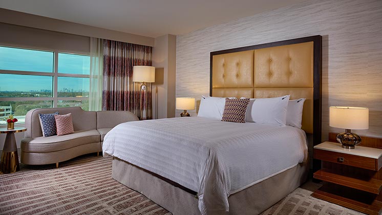 West Tower, Deluxe King Room